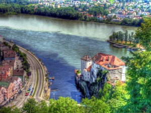 passau-bavaria-germany-ilz-danube-and-inn-rivers-confluence
